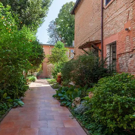 Lägenhet Guesthost - Duplex In Pieno Centro Ferrara