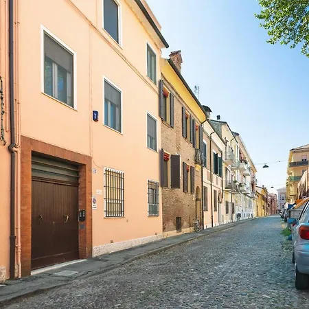 Lägenhet Guesthost - Duplex In Pieno Centro Ferrara